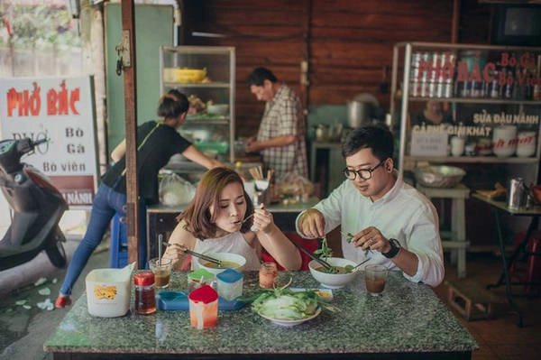 chon-viet-nam-la-noi-chup-anh-cuoi-cap-doi-thai-lan-khien-dan-mang-day-song-ivivu-11