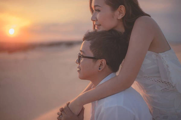 Nhưng tình yêu vẫn luôn hiện hữu. Nhưng tình yêu vẫn luôn hiện hữu.