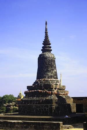 Đặt chân đến cao nguyên Bokor, du khách sẽ được thoát khỏi cảnh ồn ào náo nhiệt của phố xá tấp nập, hòa mình vào không gian bao la với cây xanh và gió mát, mây núi bồng bềnh bên cạnh những tòa tháp đầy huyền bí. Đặt chân đến cao nguyên Bokor, du khách sẽ được thoát khỏi cảnh ồn ào náo nhiệt của phố xá tấp nập, hòa mình vào không gian bao la với cây xanh và gió mát, mây núi bồng bềnh bên cạnh những tòa tháp đầy huyền bí.