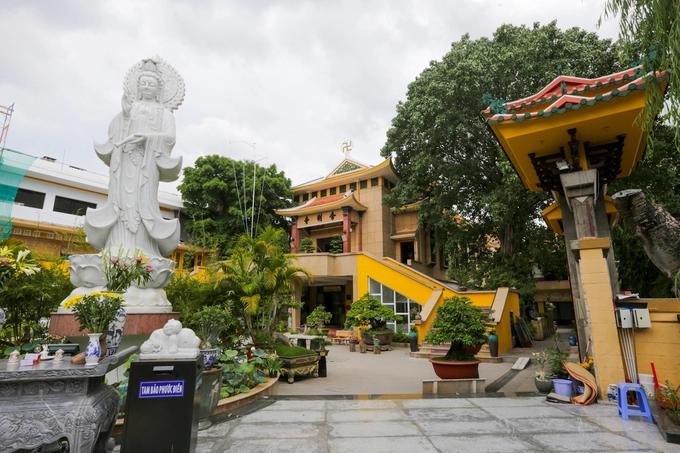 Không gian không quá rộng lớn nhưng kiến trúc, lịch sử khiến chùa Xá Lợi là một trong những chùa nổi bật ở Sài Gòn, thu hút nhiều người tham quan