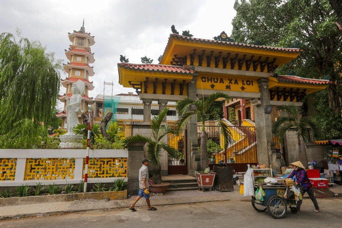 Chùa có tên ban đầu là chùa thờ Xá Lợi. Người dân quen gọi tắt là chùa Xá Lợi nên khi khánh thành, trụ trì chùa đã đặt tên chùa như hiện nay cho hợp lòng người.