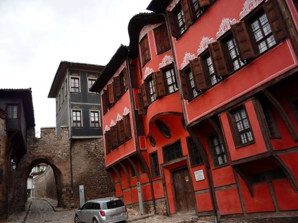 Hisar Kapia, một trong các cổng vào phố cổ ở Plovdiv - Ảnh: weebly