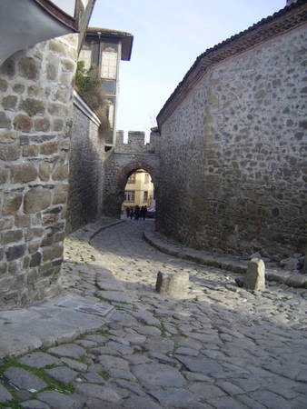 Một con đường từ thời Trung cổ ở Plovdiv - Ảnh: panoramio