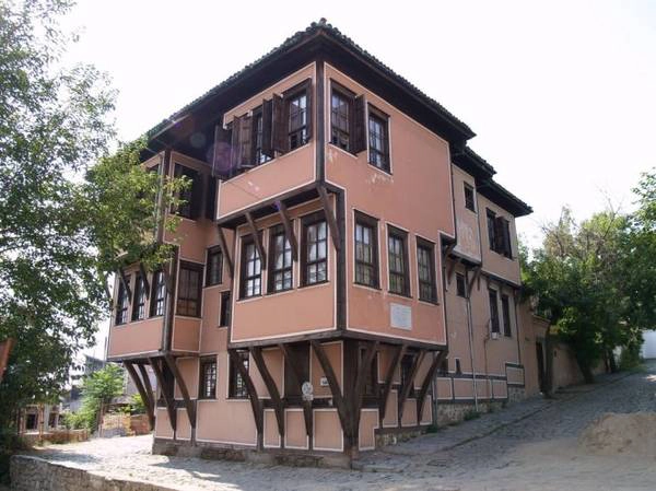 Nhà của nhà thơ Lamartin nổi tiếng của Pháp, một điểm tham quan ở phố cổ Plovdiv - Ảnh: panoramio