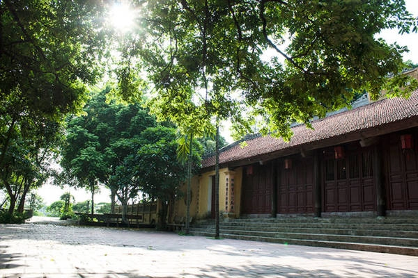 Sân trước điện chính chùa Tổ - Ảnh: Minh Đức Sân trước điện chính chùa Tổ - Ảnh: Minh Đức