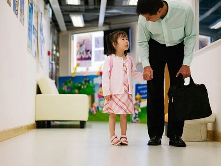 trẻ đi học mẫu giáo