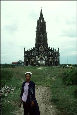 Nhà thờ Trà Cổ năm 1995.