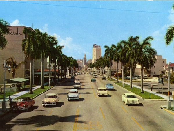 Đại lộ Biscayne những năm 1958. Đại lộ Biscayne những năm 1958.