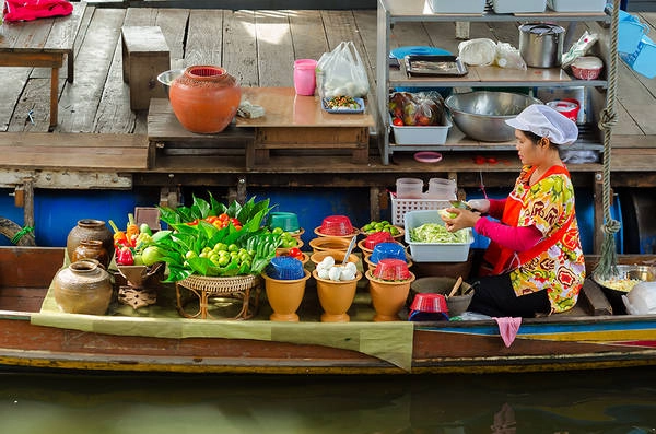 Chợ nổi Thái Lan - Salad Bar Buffet.