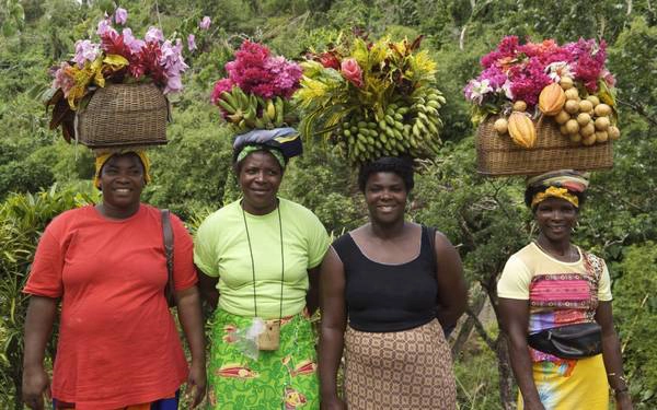 Grenada là quốc gia nổi tiếng thế giới về khung cảnh tự nhiên tuyệt đẹp, với những bãi biển nhiệt đới xanh mát.