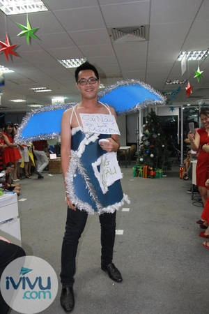 Chương trình iVIVU By Night mừng Giáng sinh 2014 đã kết thúc, tuy nhiên những cảm xúc đọng lại sau đêm tiệc với hình ảnh các chàng trai "xinh đẹp" của iVIVU.com sẽ là những kỷ niệm khó quên đối với mỗi thành viên của đại gia đình iVIVU.com.