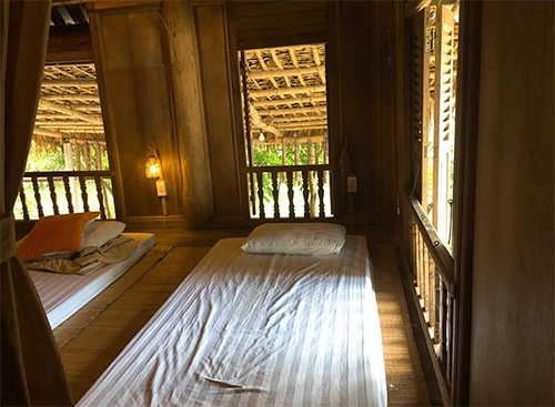 Các khu nghỉ là nhà sàn mang phong cách địa phương. Các khu nghỉ là nhà sàn mang phong cách địa phương.