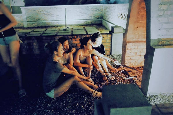 chuyen-di-co-to-5-sao-sieu-hot-cua-co-nang-9x-o-cho-dep-an-mon-ngon-va-chup-anh-cuc-ao-ivivu-31