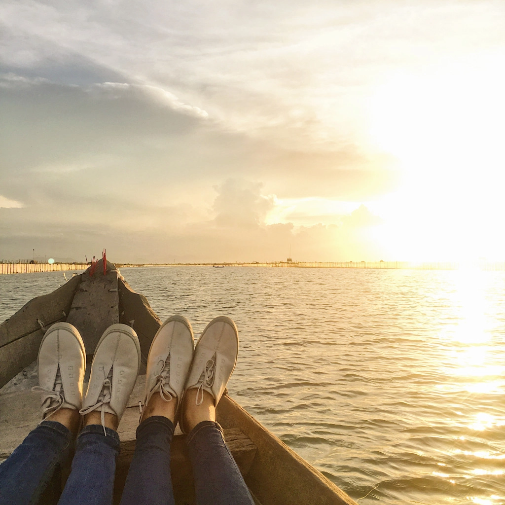 "You only live once, but if you do it right, once is enough" - Thanh xuân trở lại hóa ra không hề khó, những cung đường kia vẫn đang đợi bạn một ngày không xa. Bạn hãy đi và tận hưởng khi còn có thể, để sau này nhớ lại, bạn biết rằng ta đã có một khoảng trời đầy ắp kỷ niệm, trải nghiệm khó quên. "You only live once, but if you do it right, once is enough" - Thanh xuân trở lại hóa ra không hề khó, những cung đường kia vẫn đang đợi bạn một ngày không xa. Bạn hãy đi và tận hưởng khi còn có thể, để sau này nhớ lại, bạn biết rằng ta đã có một khoảng trời đầy ắp kỷ niệm, trải nghiệm khó quên.