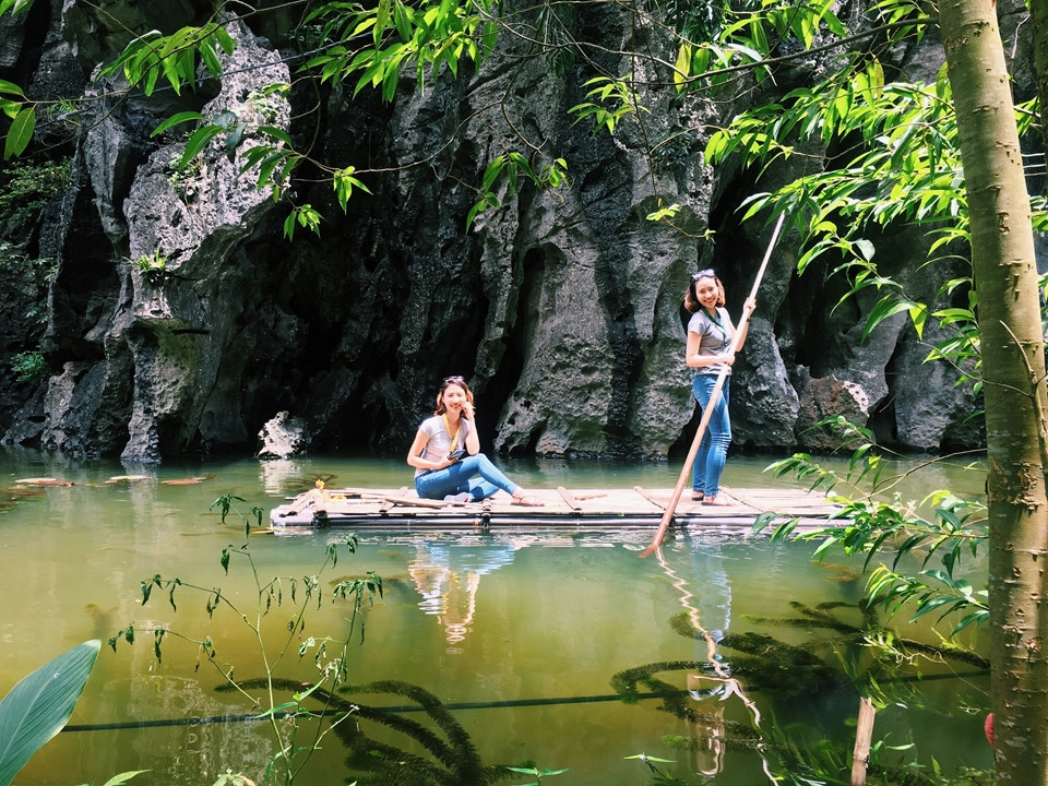 Là Ninh Bình với sông núi đẹp như tranh và câu chuyện về anh quản lý homestay chăm chỉ miệt mài học hỏi vì ước mơ khởi nghiệp mai này. Là Thanh Hóa với làng làm chiếu đơn sơ và những con người hồn hậu chất phác. Là Ninh Bình với sông núi đẹp như tranh và câu chuyện về anh quản lý homestay chăm chỉ miệt mài học hỏi vì ước mơ khởi nghiệp mai này. Là Thanh Hóa với làng làm chiếu đơn sơ và những con người hồn hậu chất phác.
