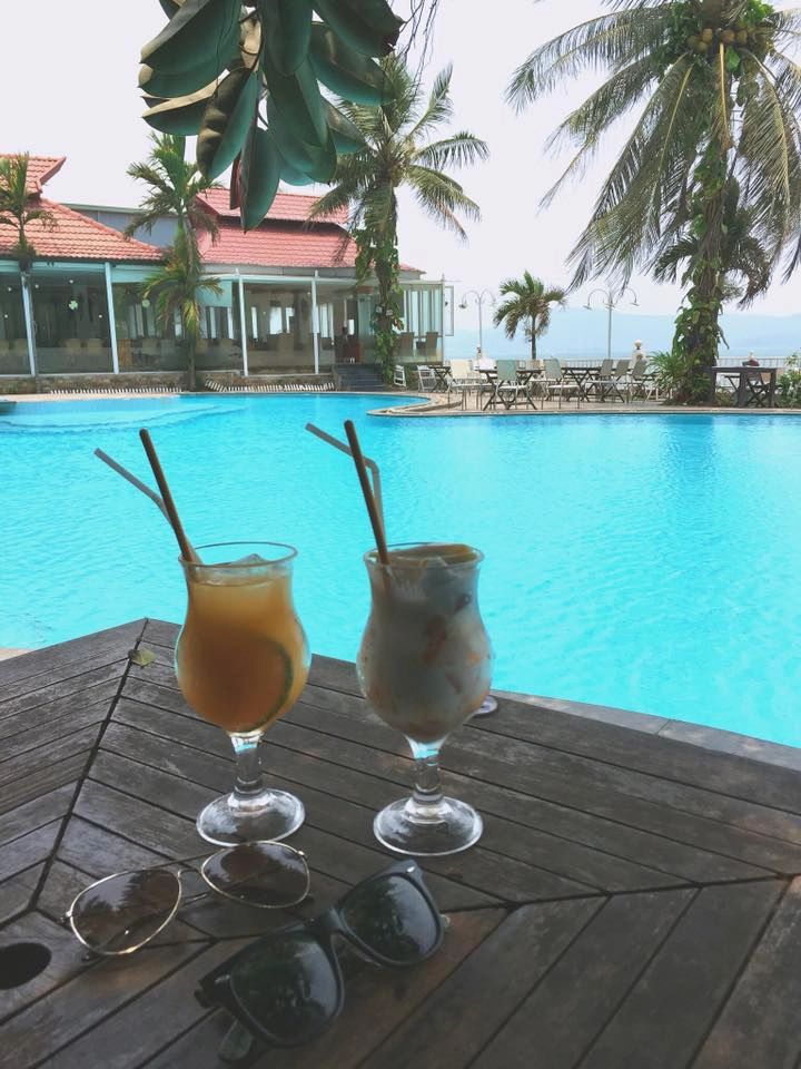Royal coffee số 1 Hàn Mặc Tử có view hướng biển và hồ bơi tuyệt đẹp.