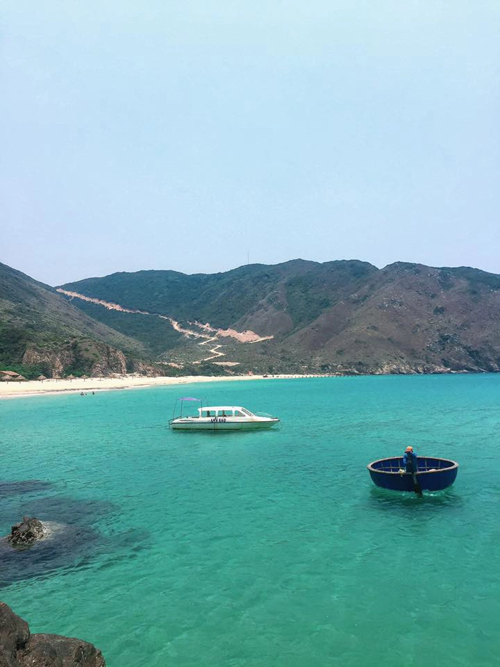 Ca nô di chuyển ra Kỳ Co tầm 20 phút là tới nơi.