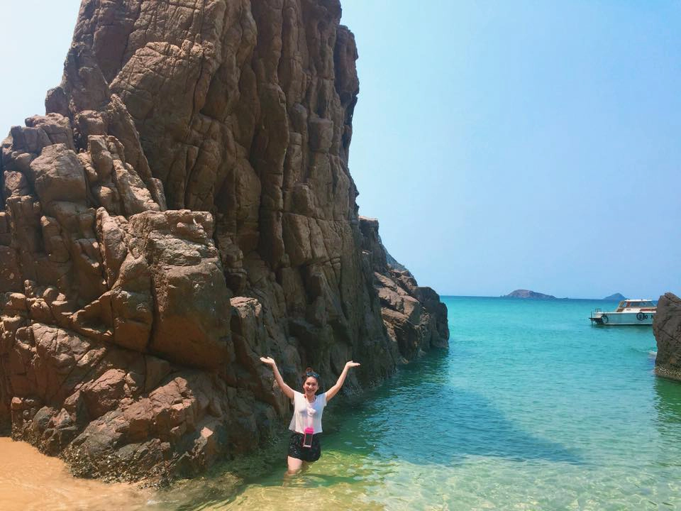 Trong mắt của Uyên thì “Kỳ Co rất đẹp, do ở đây người ta chưa phát triển du lịch nên mọi thứ đều hoang sơ và mộc mạc”.