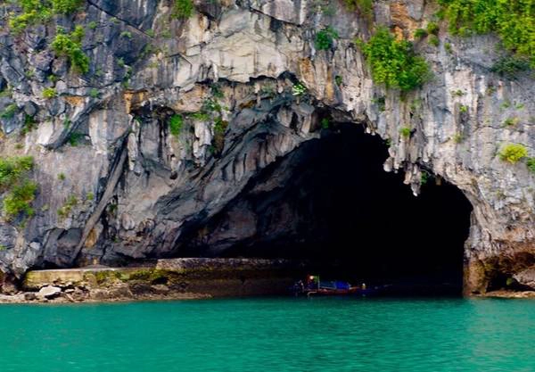 Trở về, tôi hẹn lần sau trở lại với sự chuẩn bị kỹ càng hơn, ít nhất là phải có tàu lớn để có thể trú ẩn khi dông gió, thuyền nhỏ để khám phá Mắt Rồng, quần áo dài và hóa chất để chống côn trùng.