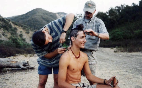 Trong cuốn sách Contender: The Justin Trudeau Story xuất bản năm 2013, tác giả Althia Raj tiết lộ Trudeau từng cạo đầu tại Sahara. Ảnh: Vilho Sakari Leino.