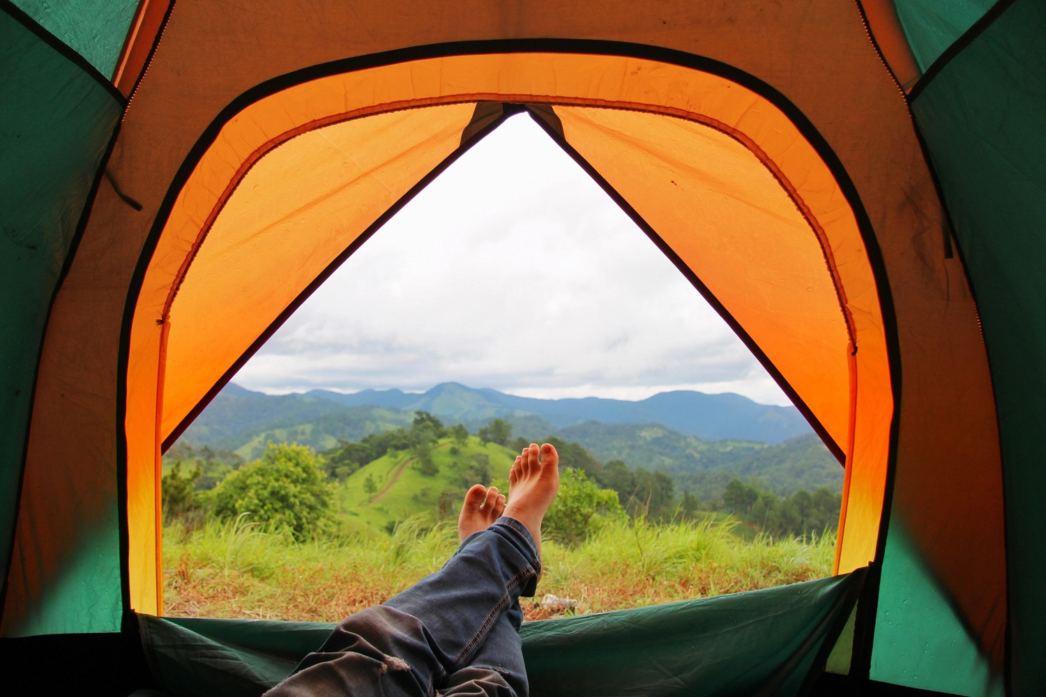 Ngủ lều là thứ sung sướng nhất khi đi trek, mở cửa lều và thư giãn tận hưởng.