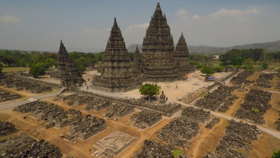 Quần thể đền Prambanan. Ảnh: Cắt từ clip