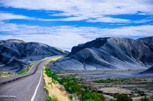 Du lịch Mỹ - Một sáng trên đường road trip, băng ngang tiểu bang Utah (Mỹ). Ảnh Dinh Hang.