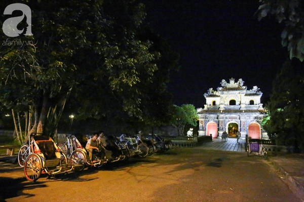 Những mảng tường rêu phong nhuốm màu lịch sử mang những nét trầm mặc rất riêng của vùng đất kinh thành xưa.