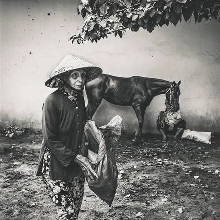 ... dẫu lặng lẽ, dẫu gian khó nhưng với họ, sống là không đầu hàng số phận. (Ảnh: IG @quinnryanmattingly) ... dẫu lặng lẽ, dẫu gian khó nhưng với họ, sống là không đầu hàng số phận. (Ảnh: IG @quinnryanmattingly)