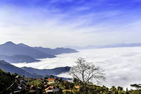 Sìn Hồ như chìm đắm trong một thế giới khác. Ảnh: Le Hong Ha