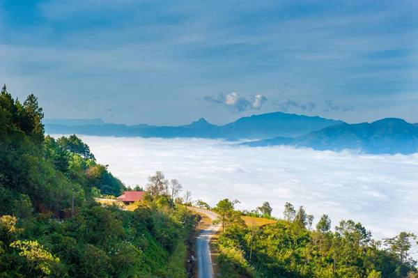 Đường đến Sìn Hồ. Ảnh: Le Hong Ha