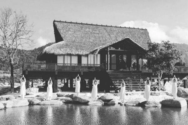 Theo Hoa hậu Mai Phương Thúy, Ngọc Hân, Phạm Hương, Á hậu Huyền My, Dương Tú Anh... thì nơi đây giống như một vùng thu nhỏ của sa mạc Dubai. Ảnh: Hoàng Alex. Theo Hoa hậu Mai Phương Thúy, Ngọc Hân, Phạm Hương, Á hậu Huyền My, Dương Tú Anh... thì nơi đây giống như một vùng thu nhỏ của sa mạc Dubai. Ảnh: Hoàng Alex.