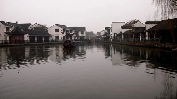 Tây Đường là một thị trấn sông nước, có tới chín con sông chảy qua địa bàn của Tây Đường