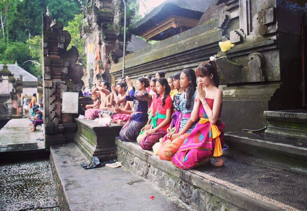 co-truong-9x-dep-trai-me-man-du-lich-bali-ivivu-8
