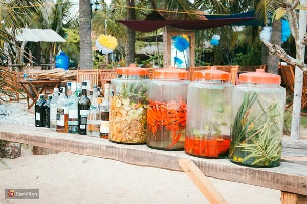 Tới Coco Beach Camp là bạn phải thử món cocktail từ ớt, gừng, sả,... cực độc chiêu của quán. Tới Coco Beach Camp là bạn phải thử món cocktail từ ớt, gừng, sả,... cực độc chiêu của quán.