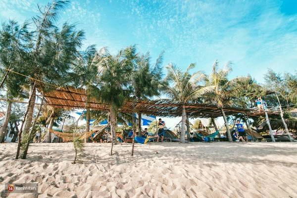 Một buổi chiều mắc theo cái võng nằm đung đưa ngắm mây, ngắm gió cũng là một cái thú của nơi này. Một buổi chiều mắc theo cái võng nằm đung đưa ngắm mây, ngắm gió cũng là một cái thú của nơi này.
