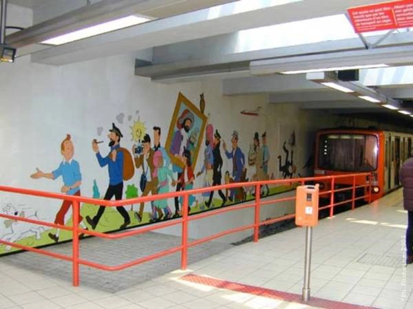Bích họa Tintin ở Mỹ rộng khoảng 64m2 ở nhà ga Midi - Ảnh: skynet Bích họa Tintin ở Mỹ rộng khoảng 64m2 ở nhà ga Midi - Ảnh: skynet