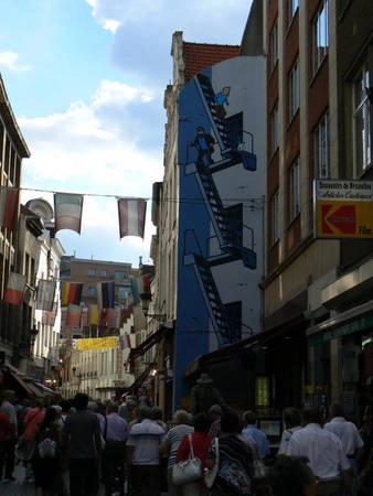 Bích họa Tintin ở Brussels luôn hút khách - Ảnh: wp Bích họa Tintin ở Brussels luôn hút khách - Ảnh: wp