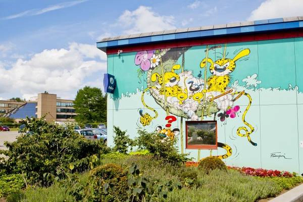 Bích họa về gia đình vượn đốm Marsupilami trên đường Houba de Strooper - Ảnh: visitbrussels Bích họa về gia đình vượn đốm Marsupilami trên đường Houba de Strooper - Ảnh: visitbrussels