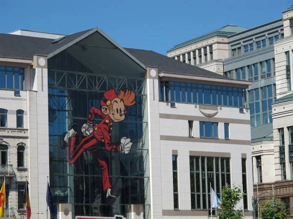 Bích họa về nhân vật Spirou ở quảng trường Sainctelette - Ảnh: wiki Bích họa về nhân vật Spirou ở quảng trường Sainctelette - Ảnh: wiki