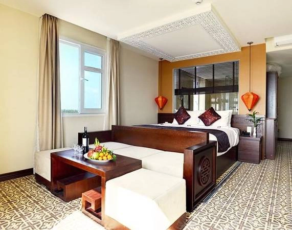 Với 75 phòng nghỉ hiện đại, khách sạn Royal Riverside sẽ cung cấp cho bạn một kì nghỉ tuyệt vời với dịch vụ hoàn hảo và chu đáo. Với 75 phòng nghỉ hiện đại, khách sạn Royal Riverside sẽ cung cấp cho bạn một kì nghỉ tuyệt vời với dịch vụ hoàn hảo và chu đáo.