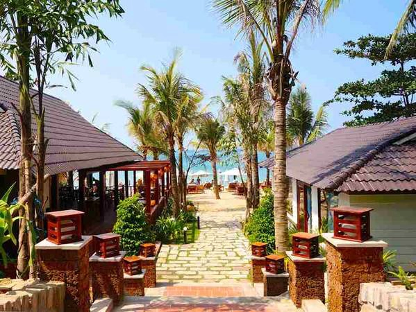 Khu nghỉ dưỡng Coral Bay Phú Quốc sở hữu những biệt thự nhà gỗ riêng biệt và sang trọng. 
