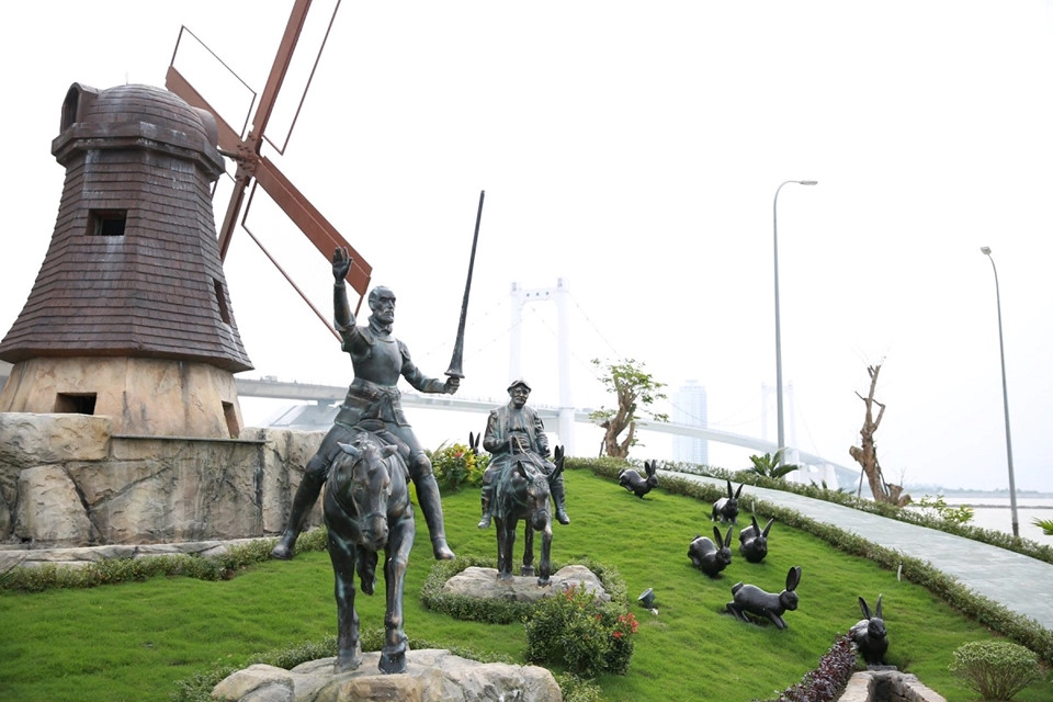 Mới đây, giới trẻ rỉ tai nhau một địa điểm sống ảo siêu độc đáo ở Đà Nẵng mang tên công viên Kỳ quan thế giới. Công viên này nằm trên đường Lê Văn Duyệt, Sơn Trà, Đà Nẵng (gần cầu Thuận Phước). Ảnh: Danang Golden Bay. Mới đây, giới trẻ rỉ tai nhau một địa điểm sống ảo siêu độc đáo ở Đà Nẵng mang tên công viên Kỳ quan thế giới. Công viên này nằm trên đường Lê Văn Duyệt, Sơn Trà, Đà Nẵng (gần cầu Thuận Phước). Ảnh: Danang Golden Bay.