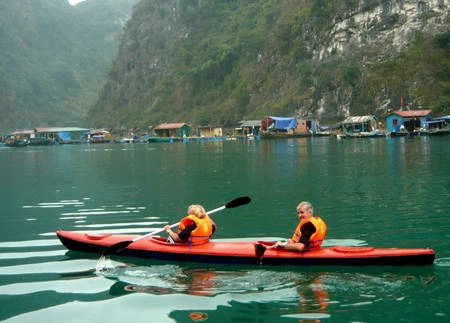 Làng chài Cửa Vạn