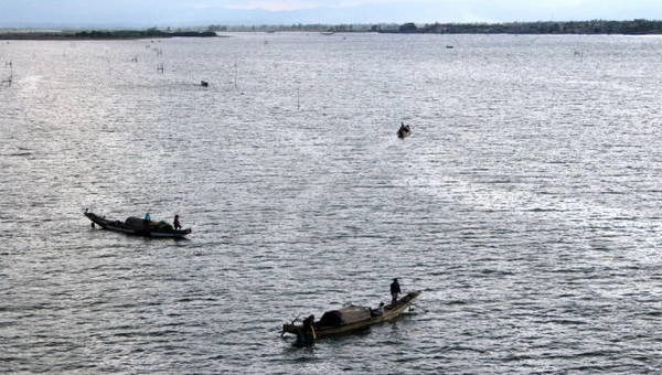 Cửa Việt chiều chầm chậm đi qua - Ảnh: NINH NGUYỄN Cửa Việt chiều chầm chậm đi qua - Ảnh: NINH NGUYỄN