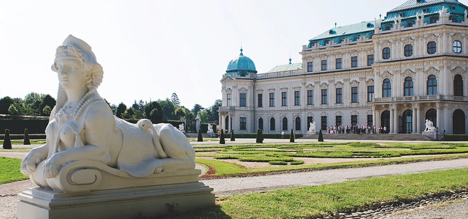 Cung điện Belvedere là một trong những công trình kiến trúc Baroque đẹp nhất châu Âu. Quần thể bao gồm hai tòa nhà là Upper và Lower Belvedere, được UNESCO công nhận Di sản Thế giới năm 2012.