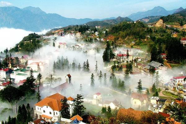 Bình Liêu là một huyện biên giới vùng cao của Quảng Ninh, cách TP Hạ Long hơn 100 km về phía đông bắc. Mệnh danh là “Sa Pa của Quảng Ninh”, “Sa Pa vùng Đông Bắc”, điểm đến này đang ngày càng được biết đến nhiều hơn trong cộng đồng xê dịch. Bình Liêu là một huyện biên giới vùng cao của Quảng Ninh, cách TP Hạ Long hơn 100 km về phía đông bắc. Mệnh danh là “Sa Pa của Quảng Ninh”, “Sa Pa vùng Đông Bắc”, điểm đến này đang ngày càng được biết đến nhiều hơn trong cộng đồng xê dịch.