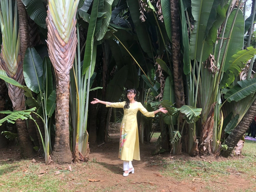 cung-mc-quynh-hoa-trai-nghiem-medellin-thanh-dia-du-lich-cua-colombia-ivivu-5