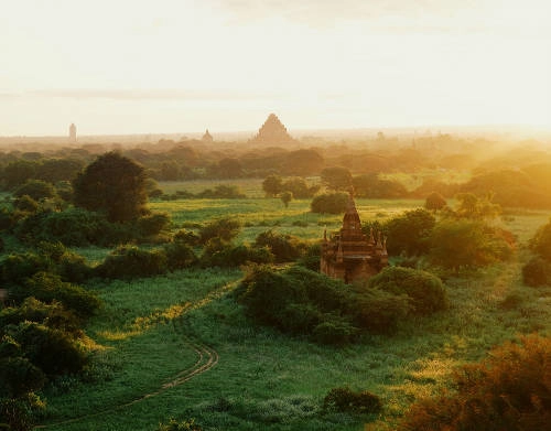 Ánh nắng mặt trời của ngày mới lên trên cố đô Bagan. Ánh nắng mặt trời của ngày mới lên trên cố đô Bagan.