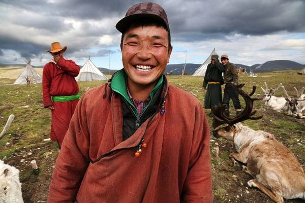 Những người dân du mục rất cởi mở và có sự hiếu khách nồng nhiệt. "Tôi phải rất may mắn mới gặp được họ và chuyến đi quả thực không thể nào quên được", Pascal bày tỏ. Những người dân du mục rất cởi mở và có sự hiếu khách nồng nhiệt. "Tôi phải rất may mắn mới gặp được họ và chuyến đi quả thực không thể nào quên được", Pascal bày tỏ.